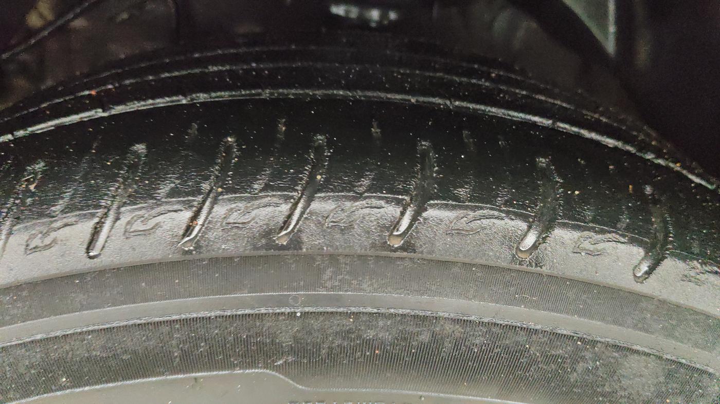 2020 Mahindra XUV300 W8 (O) 1.2 PETROL, Petrol, Manual, 69,339 km, Left Front Tyre Tread