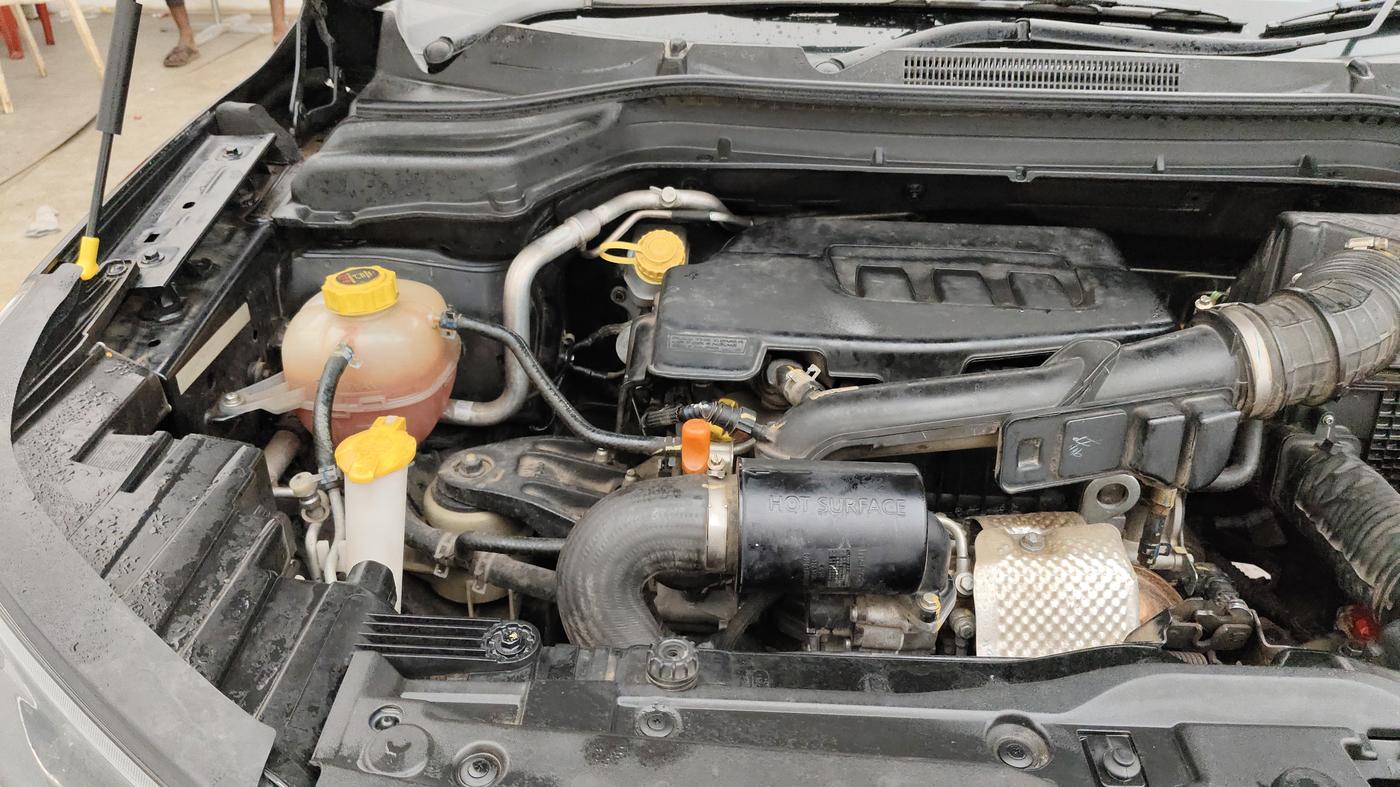 2020 Mahindra XUV300 W8 (O) 1.2 PETROL, Petrol, Manual, 69,339 km, Engine View - Right