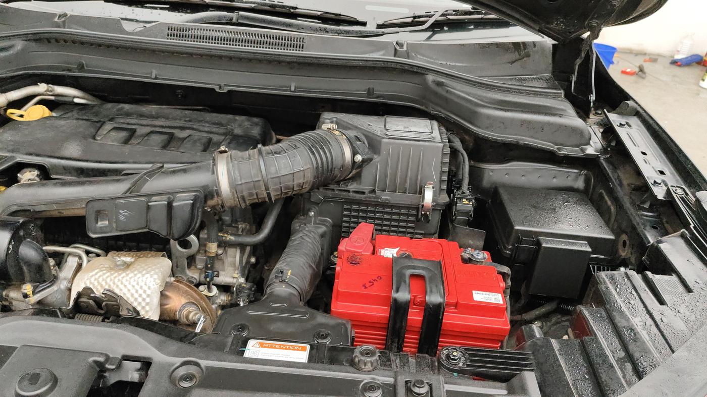 2020 Mahindra XUV300 W8 (O) 1.2 PETROL, Petrol, Manual, 69,339 km, Engine View - Left