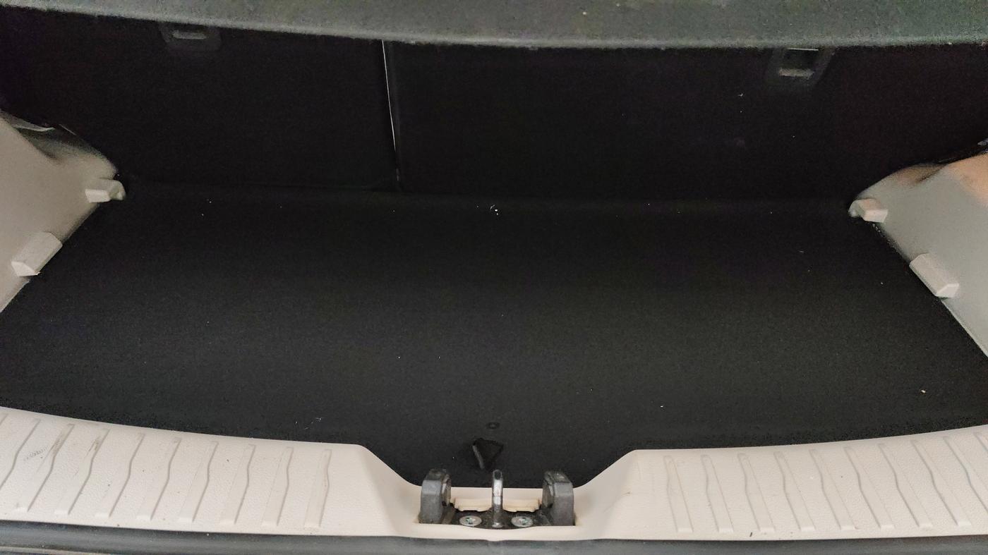 2020 Mahindra XUV300 W8 (O) 1.2 PETROL, Petrol, Manual, 69,339 km, Boot Inside