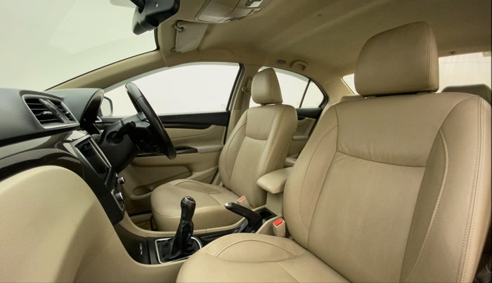 2016 Maruti Ciaz ZXI+, Petrol, Manual, 76,083 km, Right Side Front Door Cabin