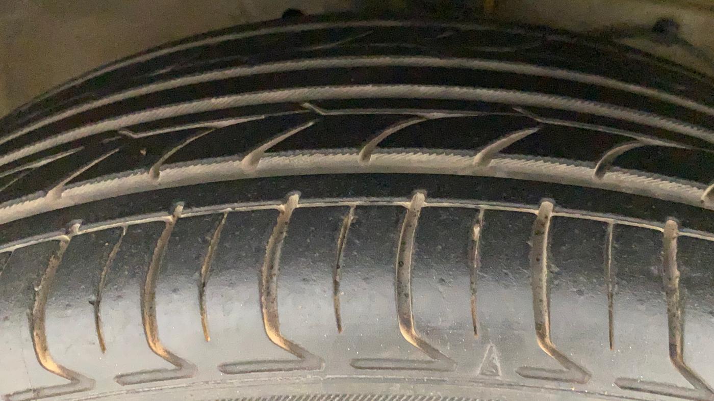 2016 Maruti Ciaz ZXI+, Petrol, Manual, 76,083 km, Right Front Tyre Tread