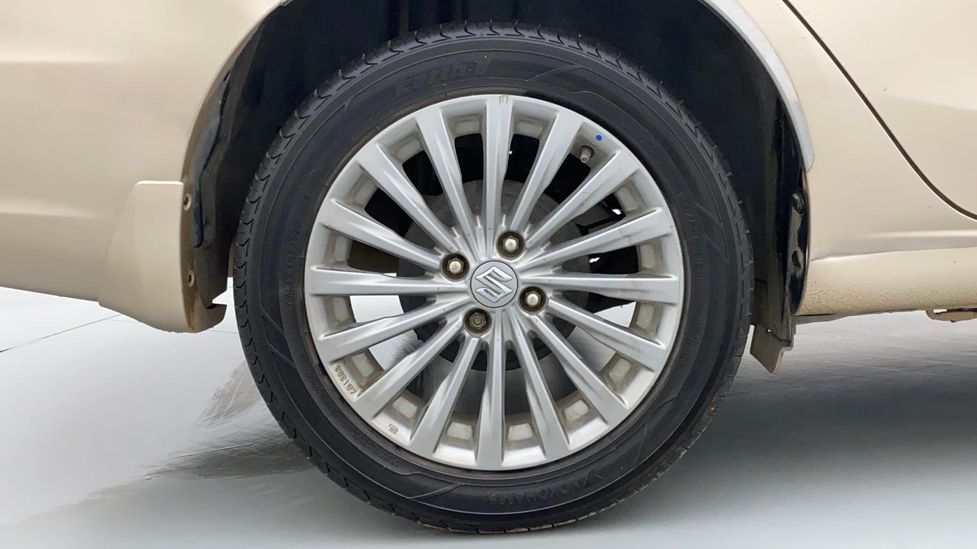 2016 Maruti Ciaz ZXI+, Petrol, Manual, 76,083 km, Right Rear Wheel