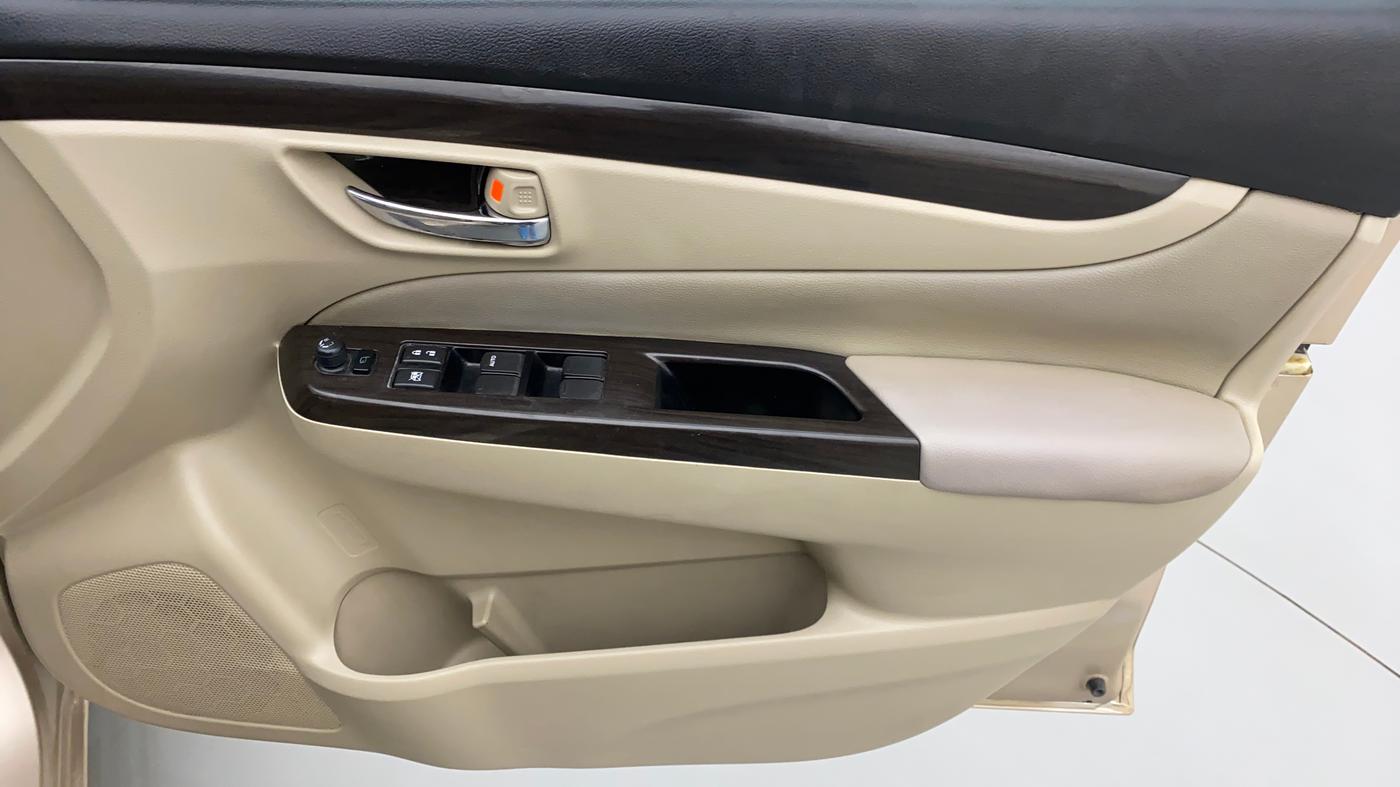 2016 Maruti Ciaz ZXI+, Petrol, Manual, 76,083 km, Driver Side Door Panels Control
