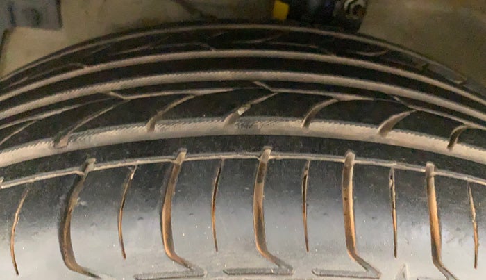 2016 Maruti Ciaz ZXI+, Petrol, Manual, 76,083 km, Left Front Tyre Tread