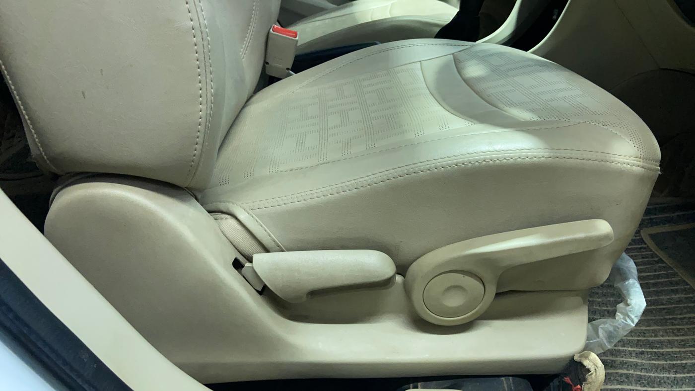 2021 Maruti Ciaz DELTA 1.5 SHVS MT PETROL, Petrol, Manual, 43,924 km, Driver Side Adjustment Panel