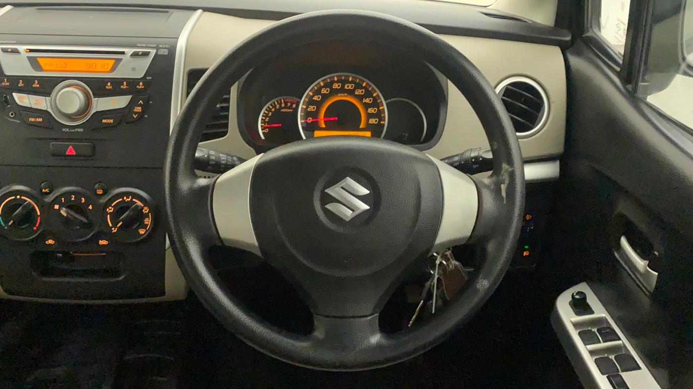2015 Maruti Wagon R 1.0 VXI, Petrol, Manual, 28,126 km, Steering Wheel Close Up