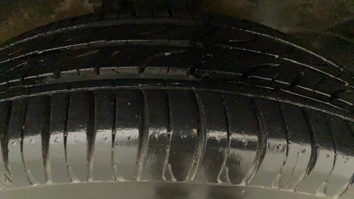 2015 Maruti Wagon R 1.0 VXI, Petrol, Manual, 28,126 km, Left Front Tyre Tread