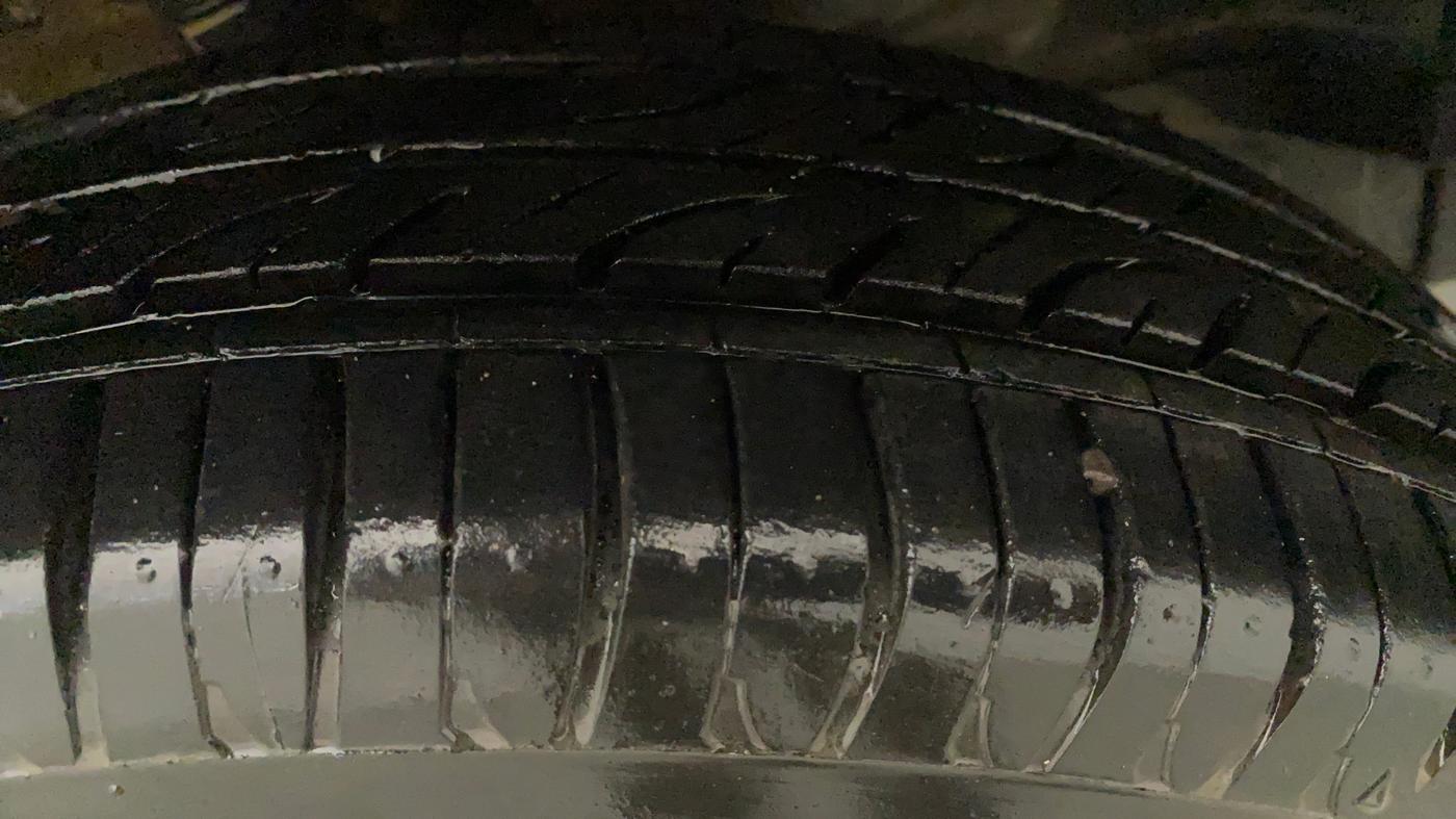 2015 Maruti Wagon R 1.0 VXI, Petrol, Manual, 28,126 km, Left Rear Tyre Tread