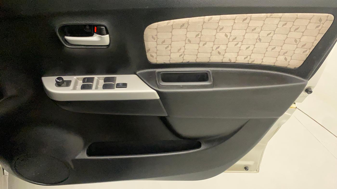 2015 Maruti Wagon R 1.0 VXI, Petrol, Manual, 28,126 km, Driver Side Door Panels Control