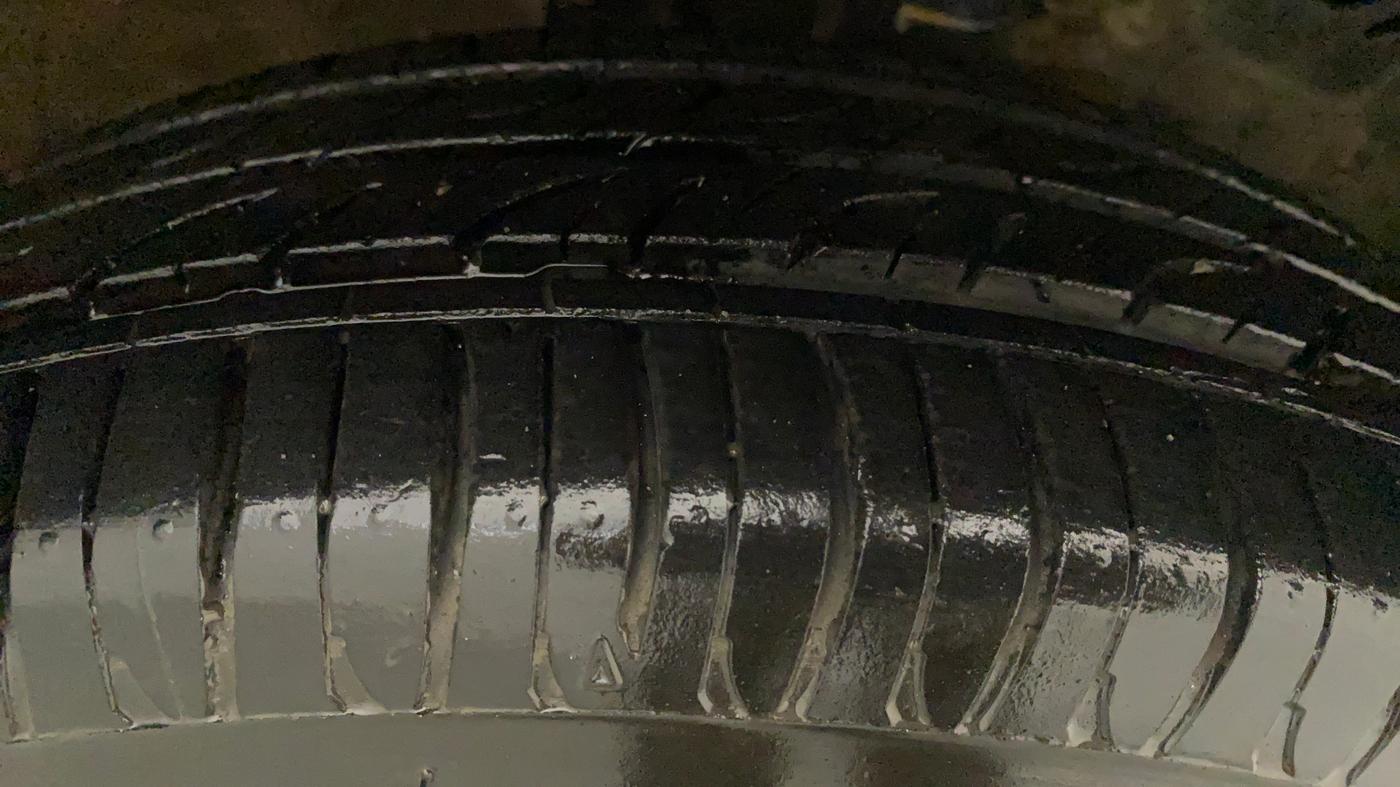2015 Maruti Wagon R 1.0 VXI, Petrol, Manual, 28,126 km, Right Rear Tyre Tread