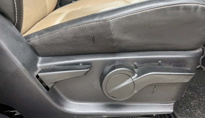 2024 Mahindra Thar LX HARD TOP 4WD MT, Diesel, Manual, 8,945 km, Driver Side Adjustment Panel