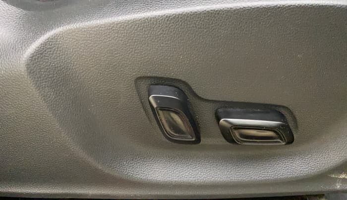 2022 MG ASTOR SAVVY 1.5 CVT, Petrol, Automatic, 60,958 km, Driver Side Adjustment Panel