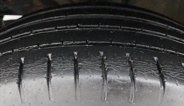 2016 Maruti Baleno ZETA PETROL 1.2, Petrol, Manual, 43,164 km, Left Front Tyre Tread