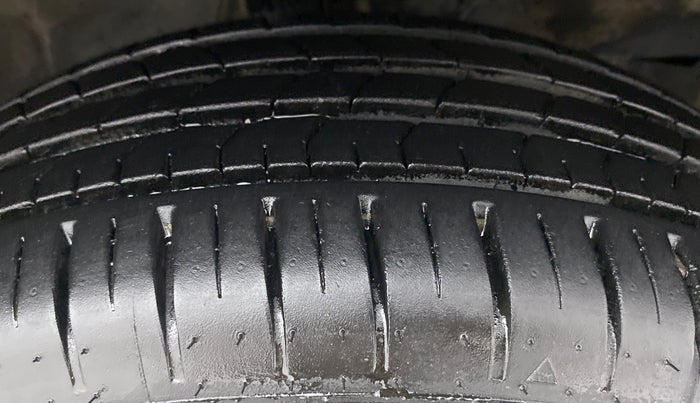 2016 Maruti Baleno ZETA PETROL 1.2, Petrol, Manual, 43,164 km, Right Front Tyre Tread