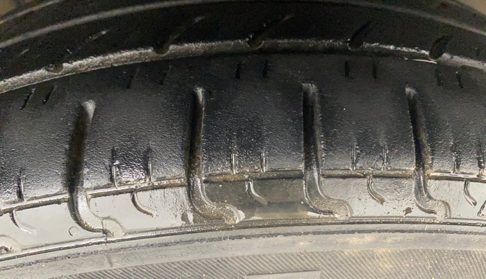 2021 Datsun Redi Go T, Petrol, Manual, 75,534 km, Right Front Tyre Tread