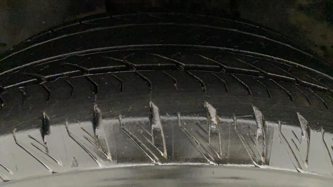 2022 Tata Harrier XZA PLUS 2.0L DARK EDITION, Diesel, Automatic, 30,117 km, Left Front Tyre Tread