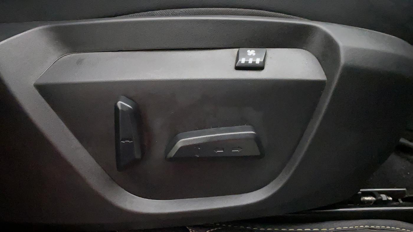 2022 Tata Harrier XZA PLUS 2.0L DARK EDITION, Diesel, Automatic, 30,117 km, Driver Side Adjustment Panel