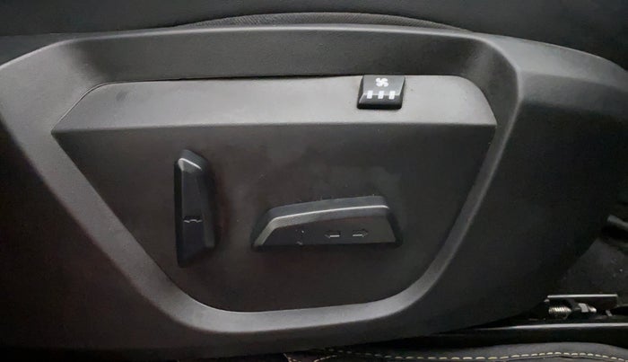 2022 Tata Harrier XZA PLUS 2.0L DARK EDITION, Diesel, Automatic, 30,117 km, Driver Side Adjustment Panel