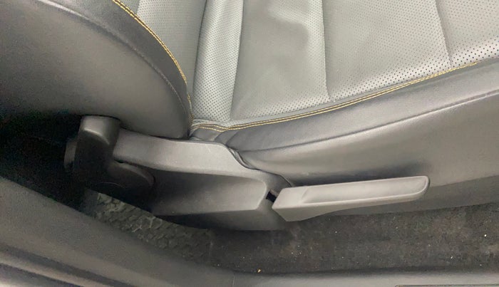 2021 Skoda KUSHAQ STYLE 1.0L TSI MT, Petrol, Manual, 47,205 km, Driver Side Adjustment Panel