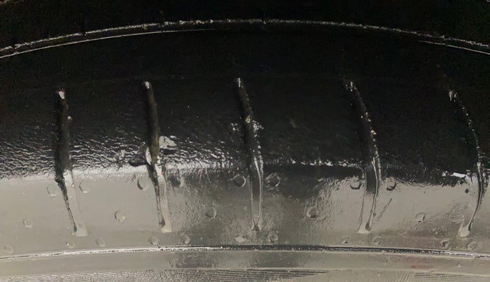 2021 Skoda KUSHAQ STYLE 1.0L TSI MT, Petrol, Manual, 47,205 km, Right Front Tyre Tread