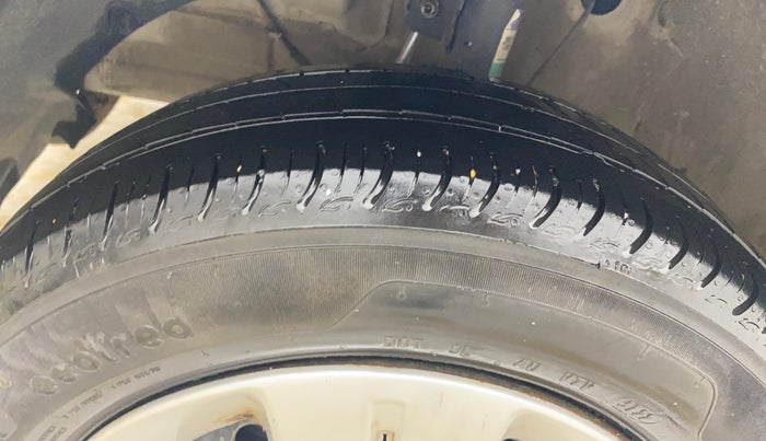 2018 Maruti Dzire VXI AMT, CNG, Automatic, 1,46,610 km, Left Front Tyre Tread