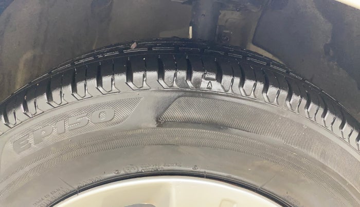 2018 Maruti Dzire VXI AMT, CNG, Automatic, 1,46,610 km, Right Front Tyre Tread
