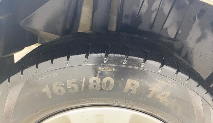 2018 Maruti Dzire VXI AMT, CNG, Automatic, 1,46,610 km, Right Rear Tyre Tread