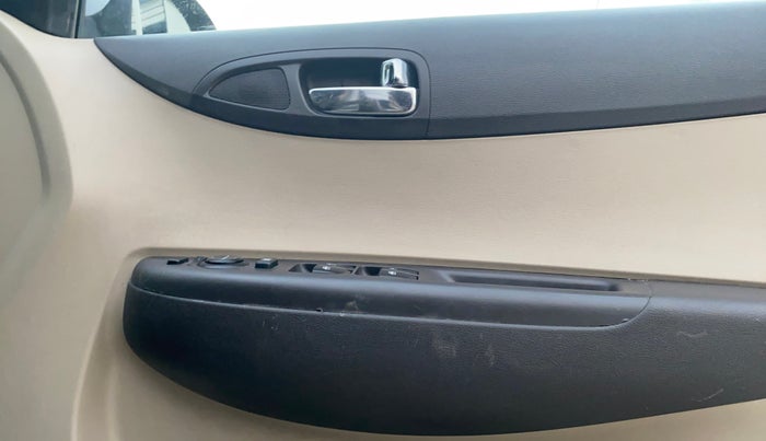 2013 Hyundai i20 SPORTZ 1.2, Petrol, Manual, 91,706 km, Driver Side Door Panels Control