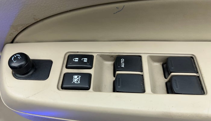 2018 Maruti Ciaz DELTA 1.4 MT PETROL, Petrol, Manual, 1,02,002 km, Driver Side Door Panels Control