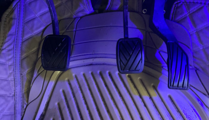 2018 Maruti Ciaz DELTA 1.4 MT PETROL, Petrol, Manual, 1,02,002 km, Pedals