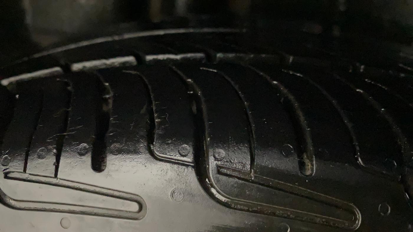 2018 Maruti Ciaz ZETA 1.4  AT PETROL, Petrol, Automatic, 85,512 km, Right Rear Tyre Tread
