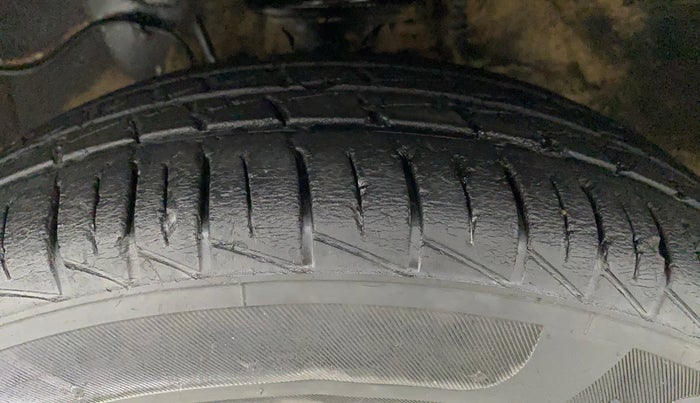2021 Maruti Alto LXI OPT CNG, CNG, Manual, 16,516 km, Left Front Tyre Tread