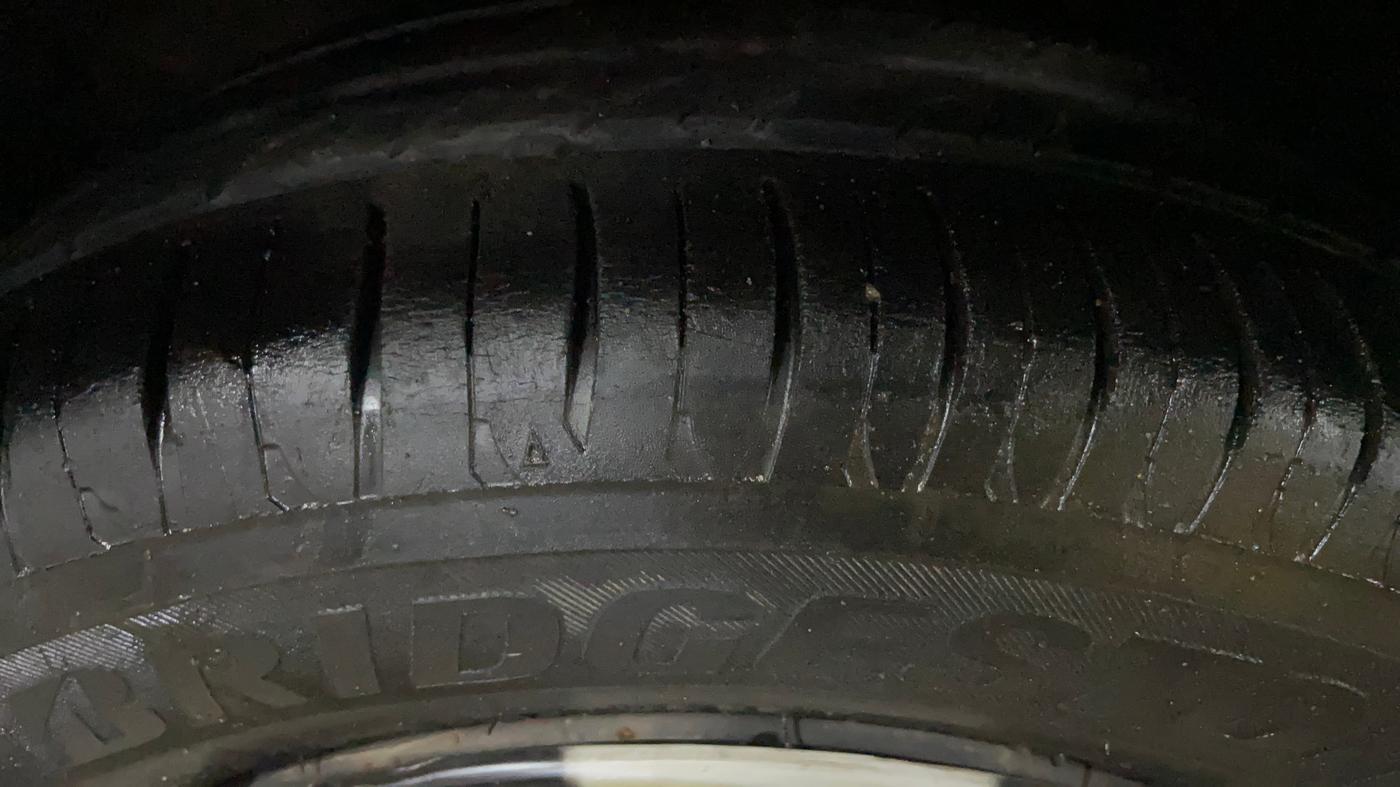 2016 Mahindra Kuv100 K4 6 STR, Petrol, Manual, 57,203 km, Left Front Tyre Tread