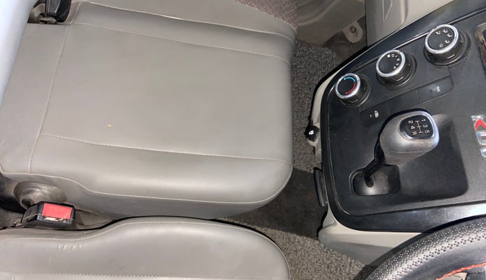 2016 Mahindra Kuv100 K4 6 STR, Petrol, Manual, 53,834 km, Gear Lever