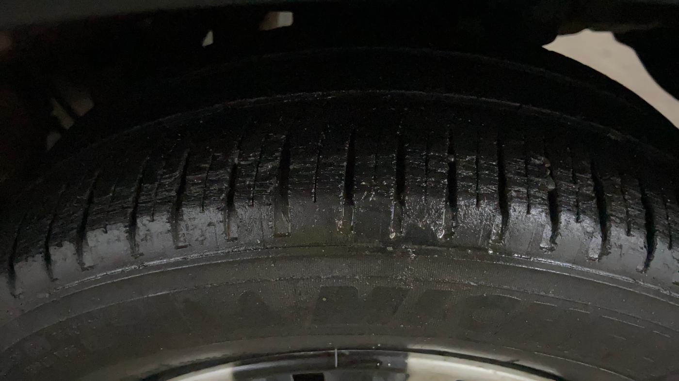 2016 Mahindra Kuv100 K4 6 STR, Petrol, Manual, 57,203 km, Left Rear Tyre Tread
