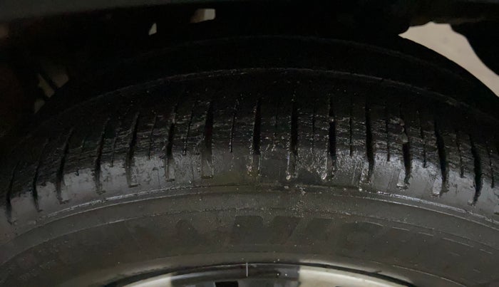 2016 Mahindra Kuv100 K4 6 STR, Petrol, Manual, 53,834 km, Left Rear Tyre Tread