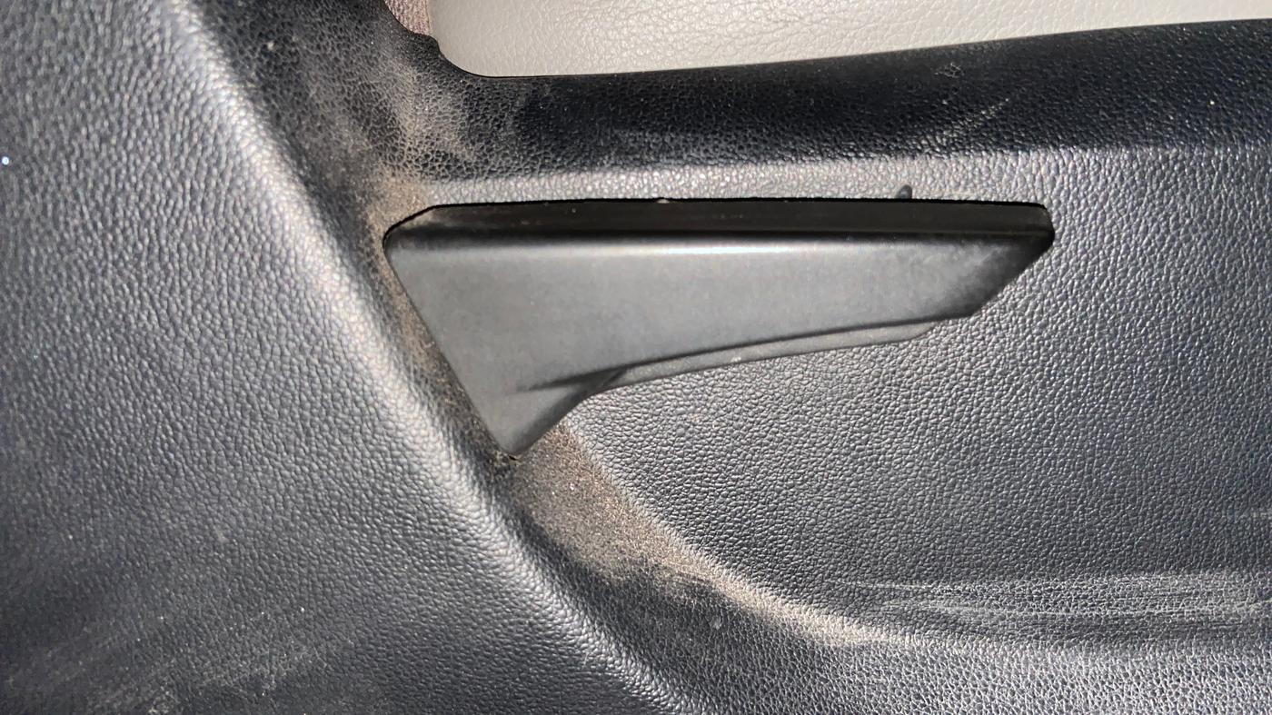 2016 Mahindra Kuv100 K4 6 STR, Petrol, Manual, 57,203 km, Driver Side Adjustment Panel