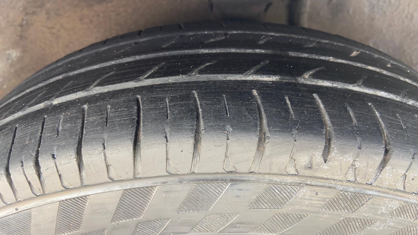 2014 Maruti Alto 800 LXI, Petrol, Manual, 58,347 km, Left Front Tyre Tread