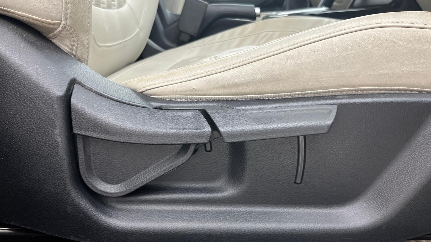 2019 KIA SELTOS HTX 1.5 PETROL, Petrol, Manual, 37,968 km, Driver Side Adjustment Panel