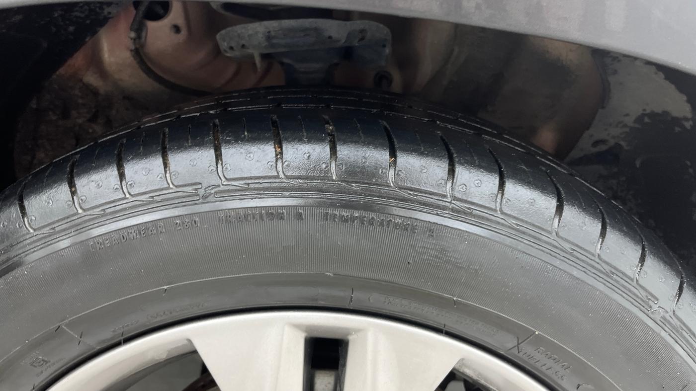 2019 KIA SELTOS HTX 1.5 PETROL, Petrol, Manual, 37,968 km, Right Front Tyre Tread