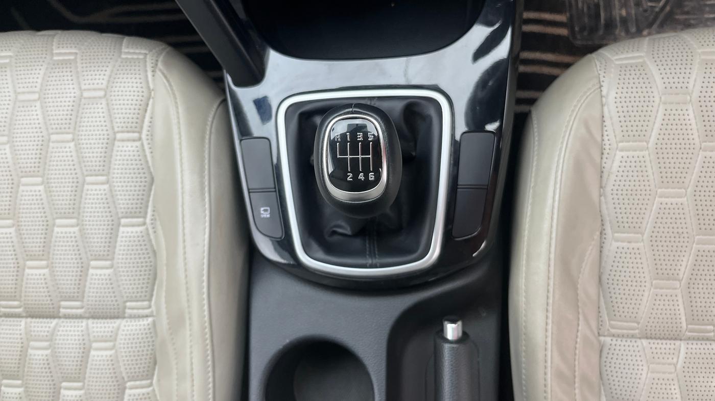 2019 KIA SELTOS HTX 1.5 PETROL, Petrol, Manual, 37,968 km, Gear Lever