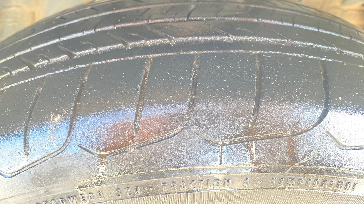 2021 Mahindra XUV300 W6 1.5 Diesel, Diesel, Manual, 68,131 km, Right Front Tyre Tread