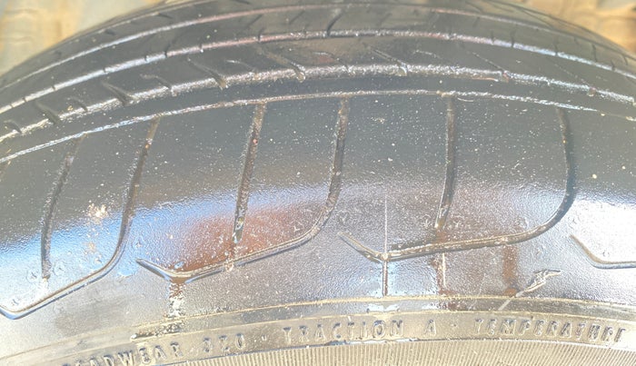 2021 Mahindra XUV300 W6 1.5 Diesel, Diesel, Manual, 68,068 km, Right Front Tyre Tread