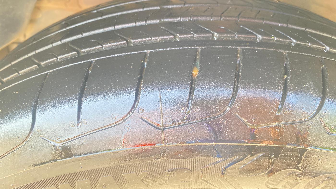 2021 Mahindra XUV300 W6 1.5 Diesel, Diesel, Manual, 68,131 km, Left Front Tyre Tread