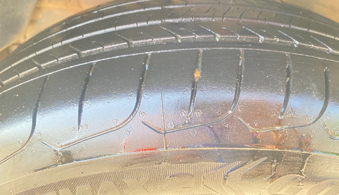 2021 Mahindra XUV300 W6 1.5 Diesel, Diesel, Manual, 68,068 km, Left Front Tyre Tread