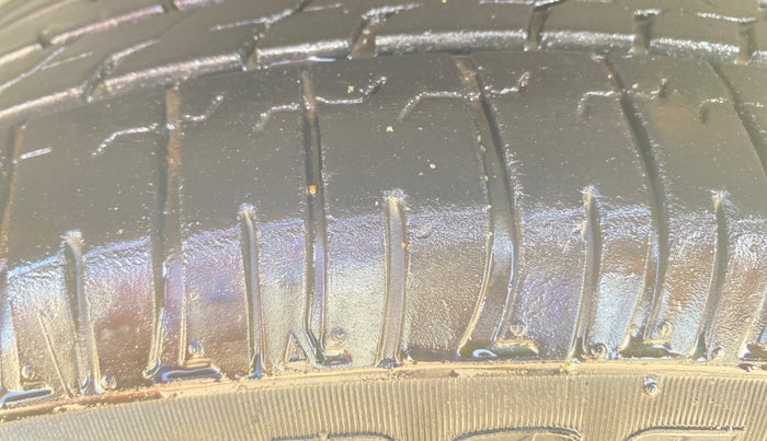 2021 Mahindra XUV300 W6 1.5 Diesel, Diesel, Manual, 68,068 km, Right Rear Tyre Tread