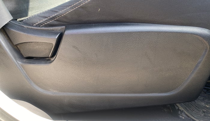 2021 Mahindra XUV300 W6 1.5 Diesel, Diesel, Manual, 68,068 km, Driver Side Adjustment Panel