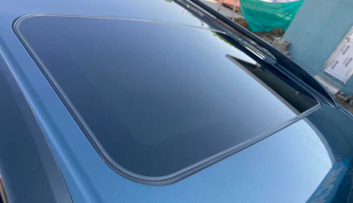 2021 Mahindra XUV300 W6 1.5 Diesel, Diesel, Manual, 68,068 km, Moonroof/ Sunroof