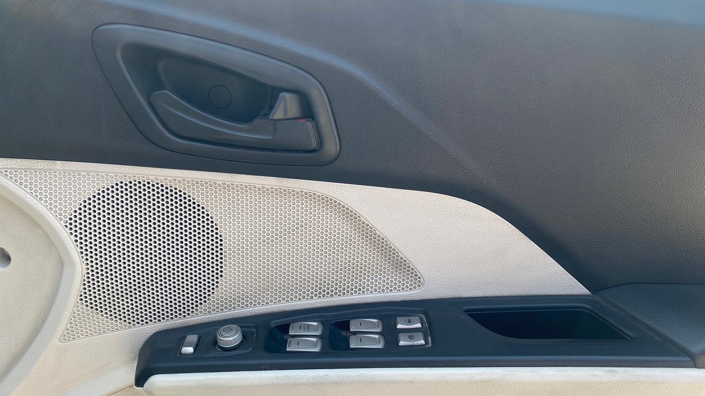 2021 Mahindra XUV300 W6 1.5 Diesel, Diesel, Manual, 68,131 km, Driver Side Door Panels Control